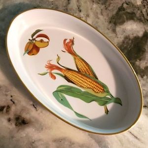 Royal Worcester Evesham Gold Edge Oval Baking Dish. Made in England.